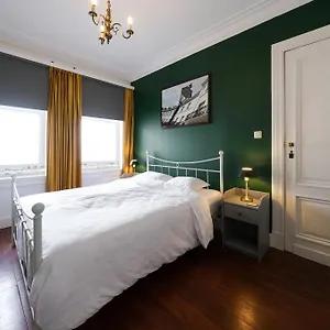 Your In A Bibliophile Mansion Homestay Antwerp