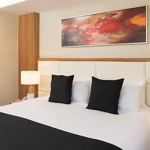 Diana Woolloongabba **** Brisbane